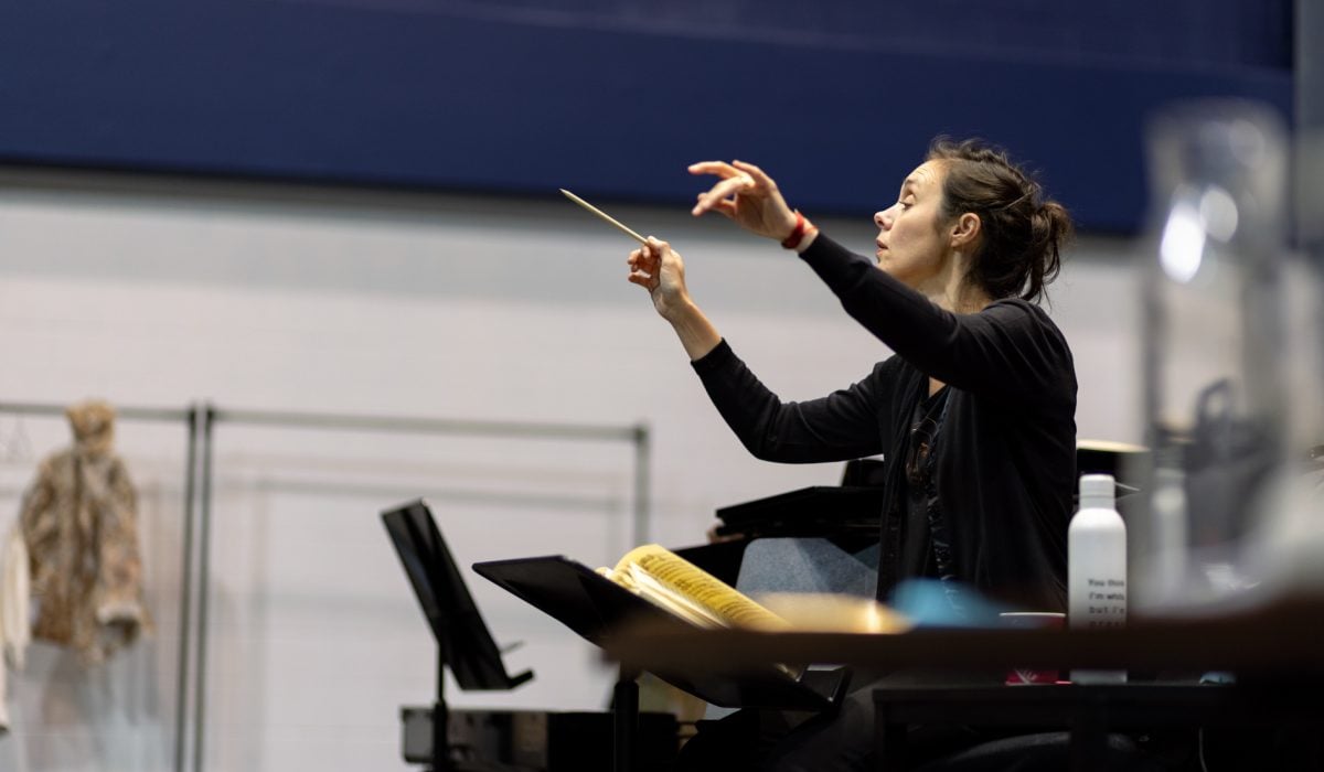 10 Questions with Così fan tutte conductor Zoe Zeniodi